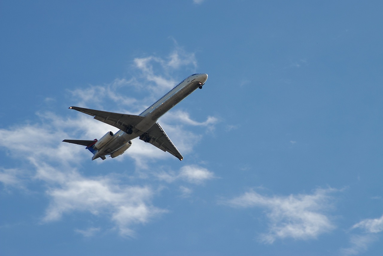 日本航空自卫队紧急升空，俄罗斯军机绕飞日本